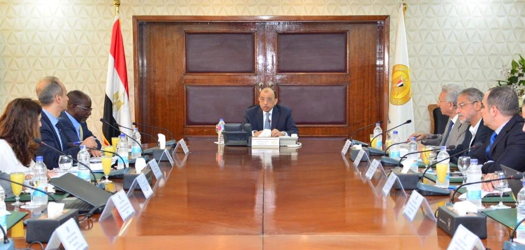 اجتماع وزير التنمية المحلية