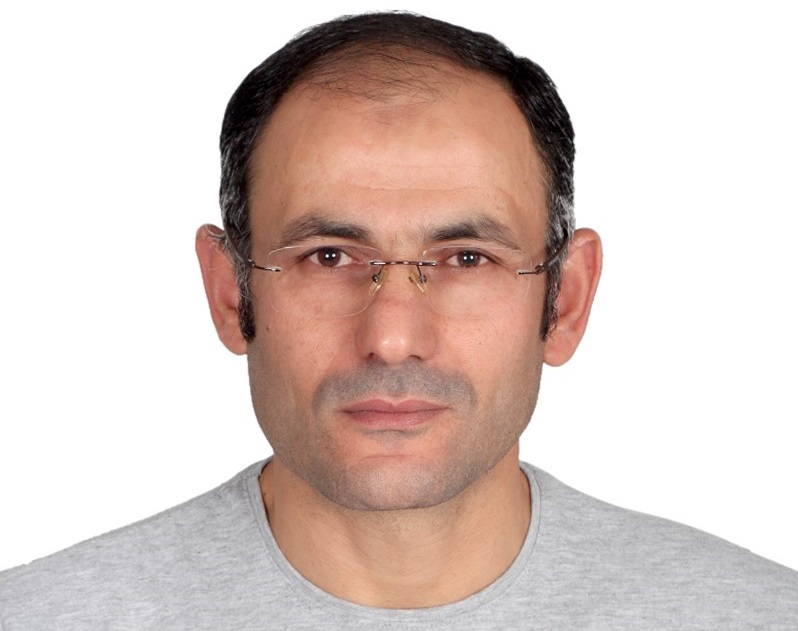 الكاتب الصحفي رضا نايل 