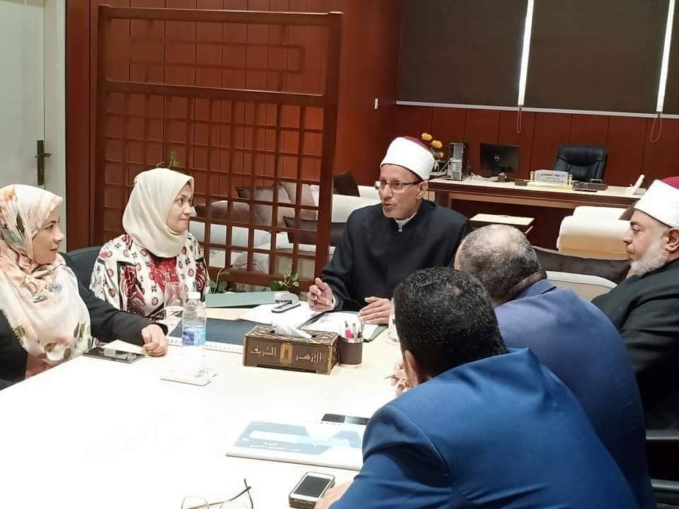 وكيل الأزهر يعد بازالة كل المعوقات أمام مركز تطوير تعليم الط وكيل الأزهر يعد بازالة كل المعوقات أمام مركز تطوير تعليم الط