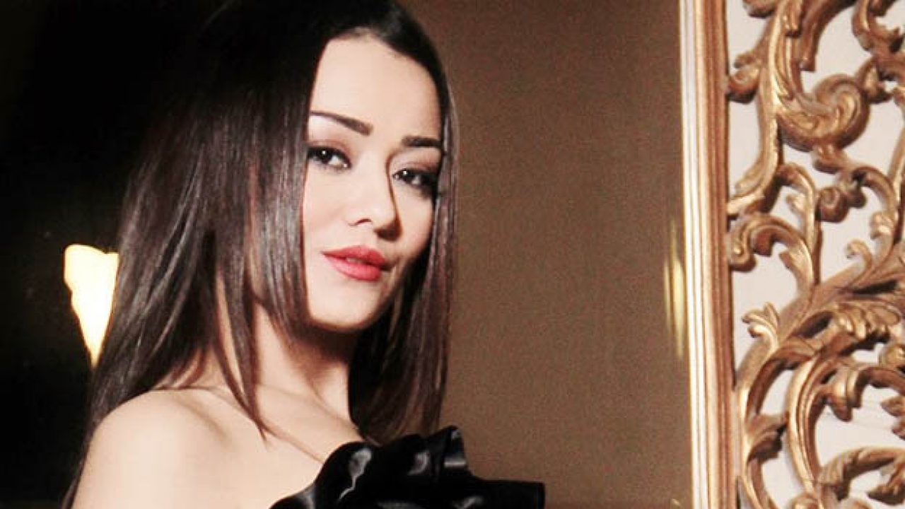 الفنانة راندا البحيري 