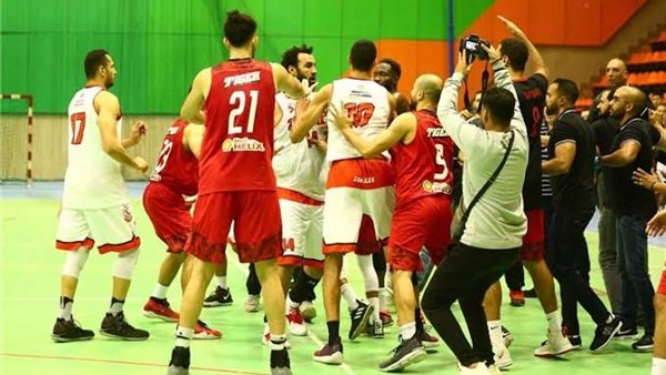 خناقة لاعبي الأهلى والزمالك خناقة لاعبي الأهلى والزمالك