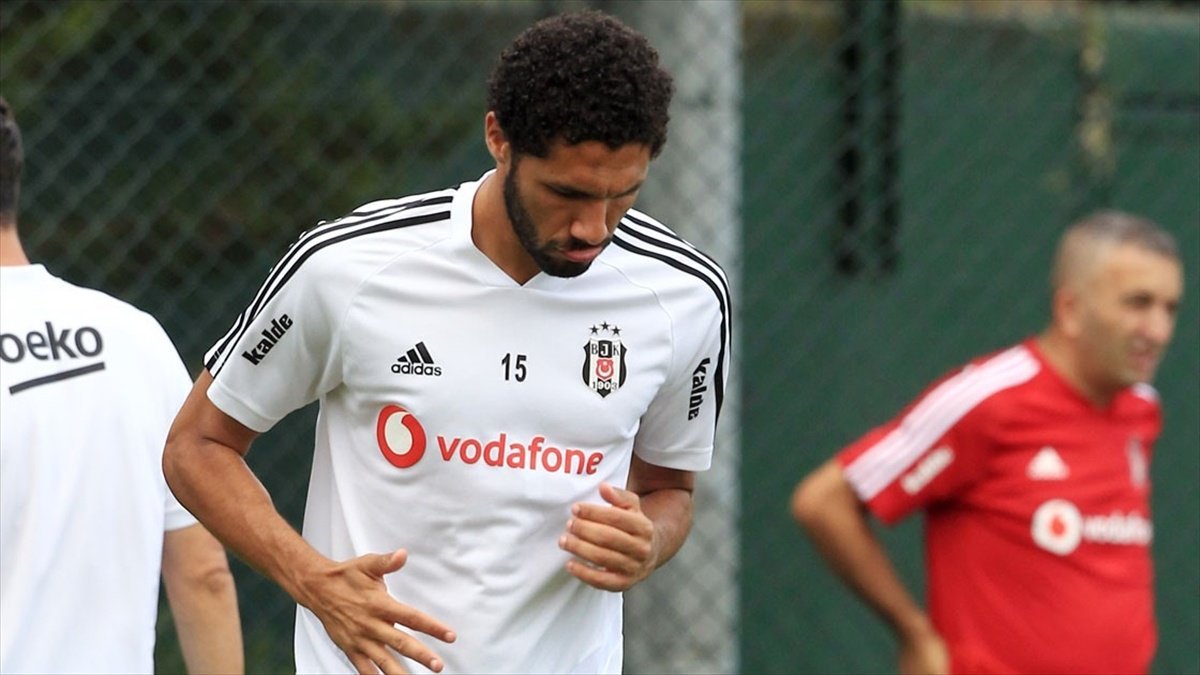 محمد النني لاعب بشكتاش التركي