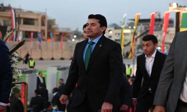 وزير الرياضة وزير الرياضة