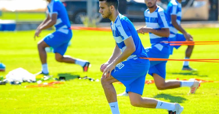 لاعبوا الزمالك يخضعون لتدريبات بدنية لاعبوا الزمالك يخضعون لتدريبات بدنية