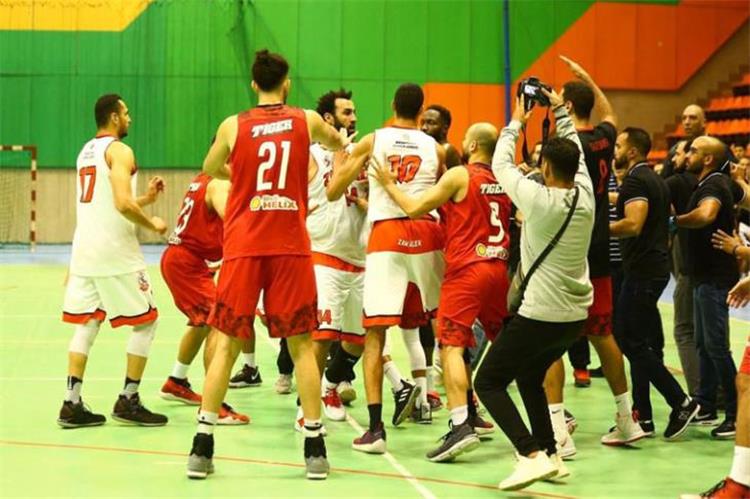 جانب من شجار لاعبي الزمالك والاهلي فى كرة السلة