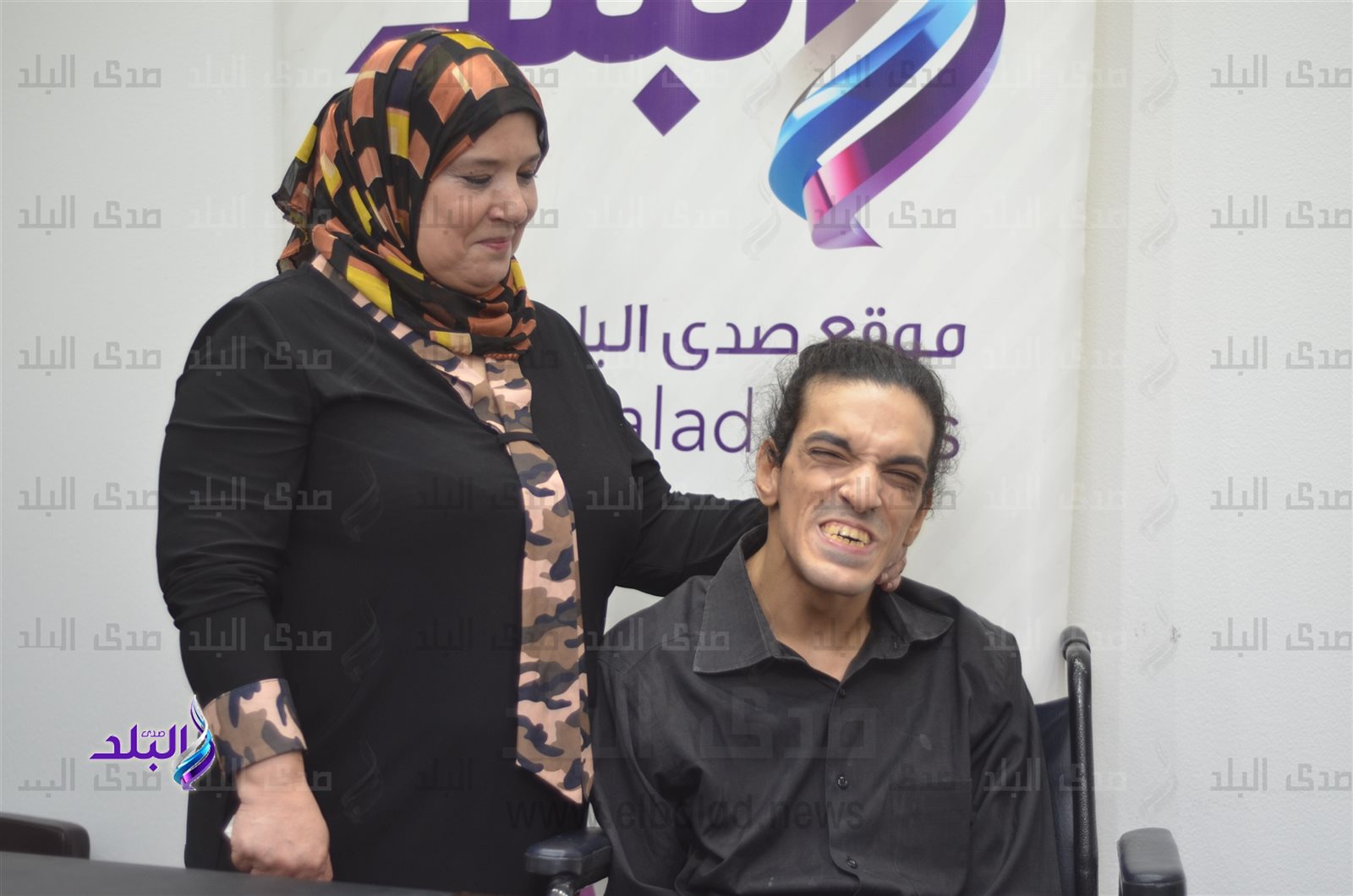 اسلام المليجي ووالدته في صدى البلد 