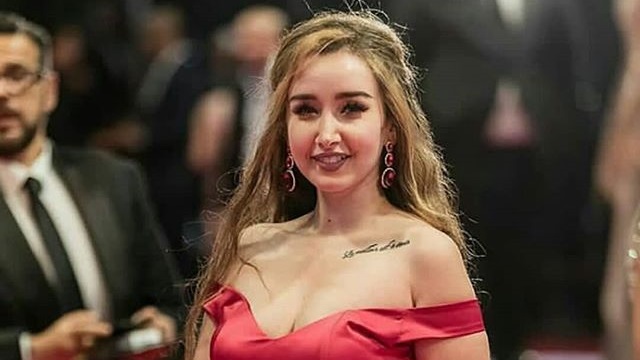 هنا الزاهد هنا الزاهد
