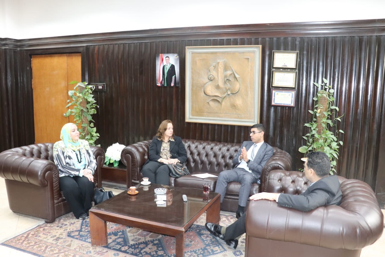  الدكتورة شريفة شريف المدير التنفيذي للمعهد القومي للإدارة