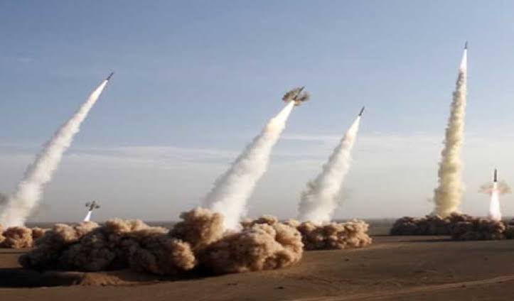 أكثر من 100 صاروخ على إسرائيل