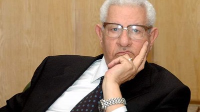 مكرم محمد أحمد 