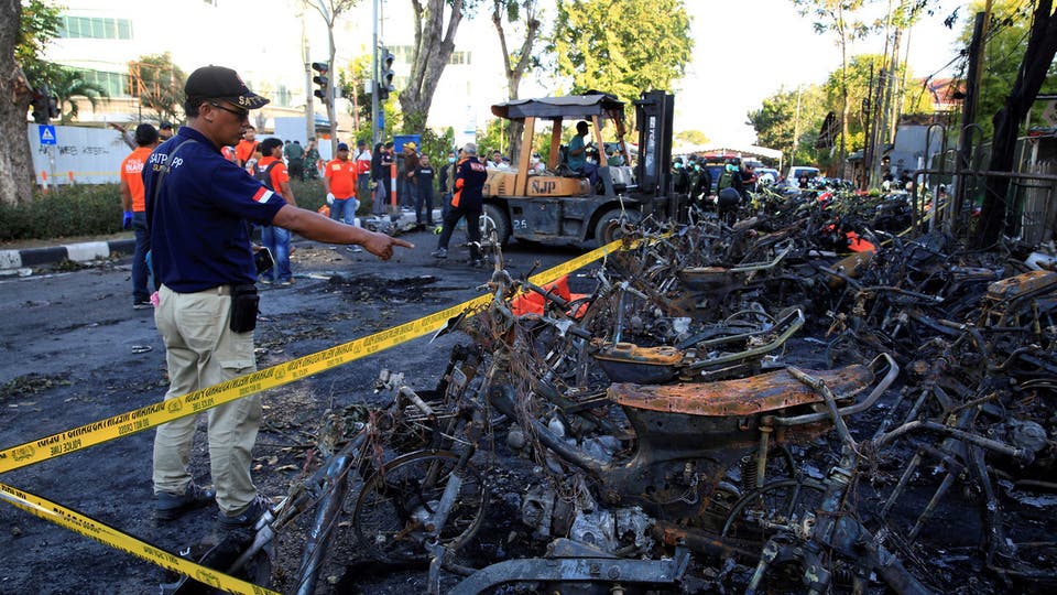 تفجير انتحاري أمام مقر شرطة في اندونيسيا