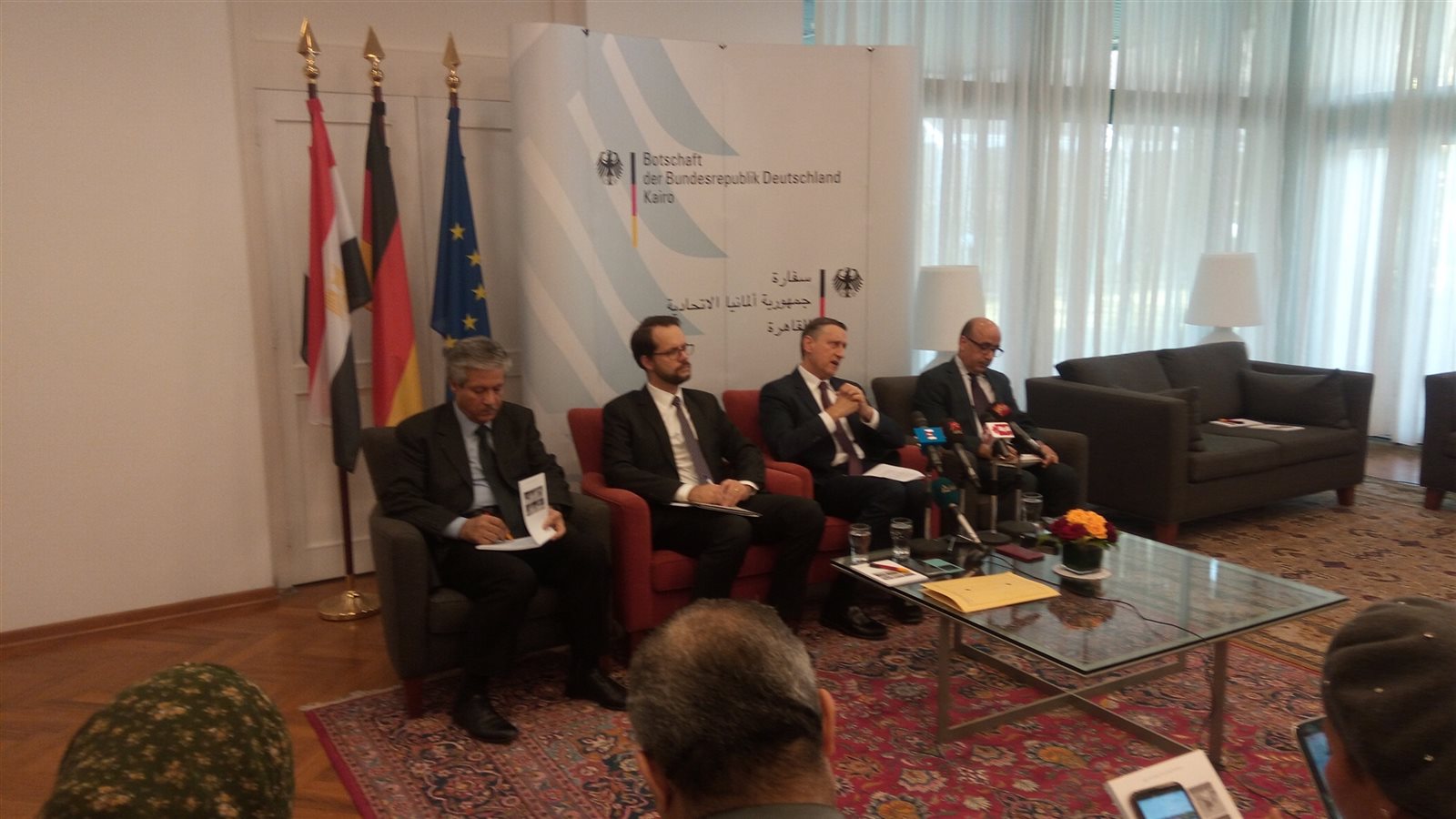 جانب من اللقاء جانب من اللقاء