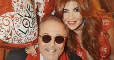 الإعلامية بوسي شلبي وزوجها الفنان محمود عبد العزيز الإعلامية بوسي شلبي وزوجها الفنان محمود عبد العزيز