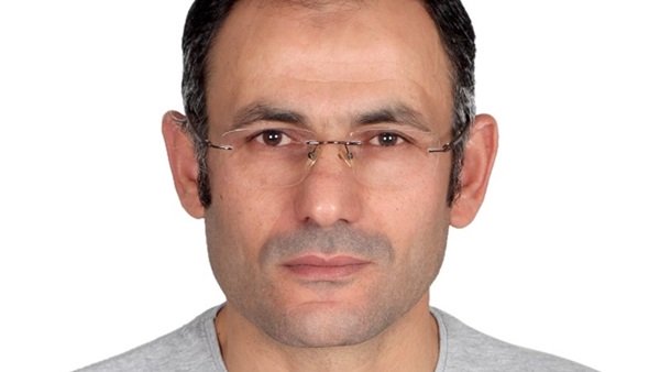 الكاتب الصحفي رضا نايل
