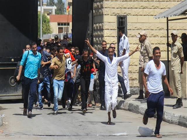 لافراج بالعفو عن بعض نزلاء السجون
