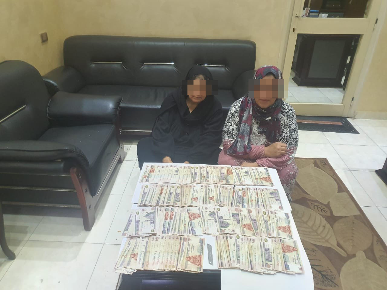 المتهمتان عقب ضبطهما المتهمتان عقب ضبطهما