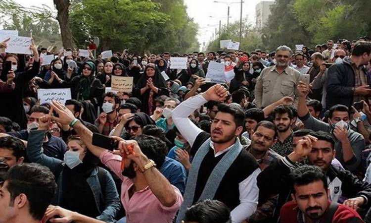 ايران تنتفض ايران تنتفض