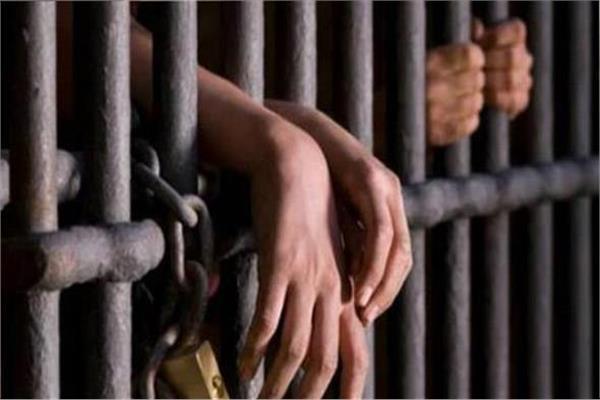 ضبط ٣ اشخاص يتاجرون فى العملة بالشرقية ضبط ٣ اشخاص يتاجرون فى العملة بالشرقية