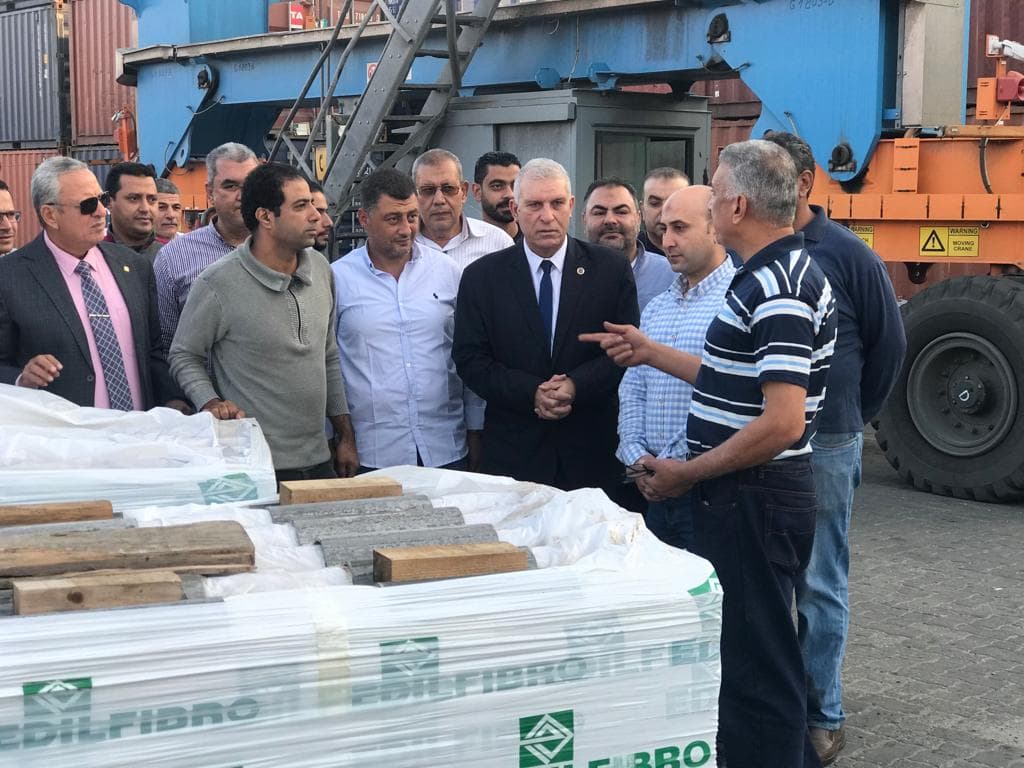 رئيس الجمارك خلال جولته