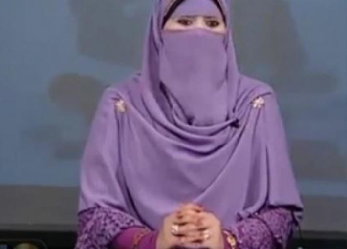 المذيعات المنتقبات 