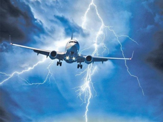 البرق يضرب طائرة - ارشيفية 