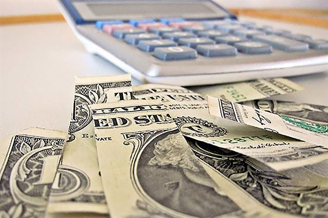 الفرق بين الخصم النقدي والخصم التجاري