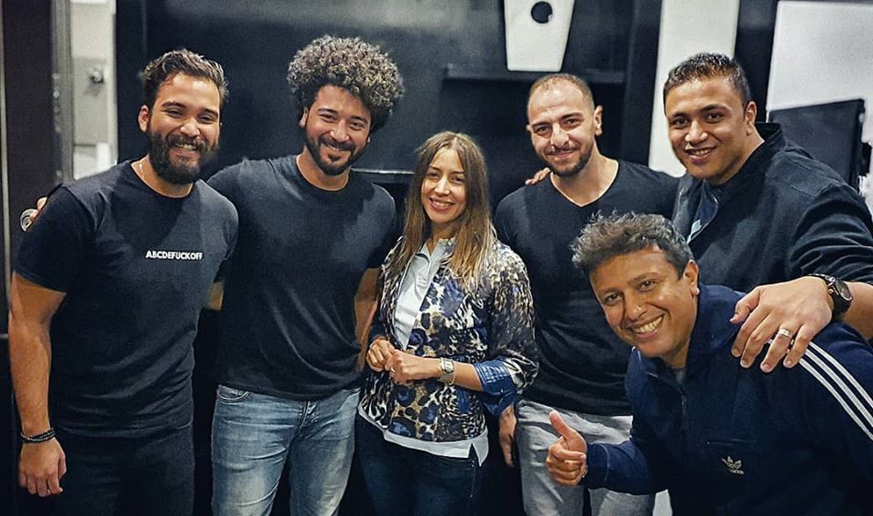 جنات وفريق عمل الاغنية الجديدة