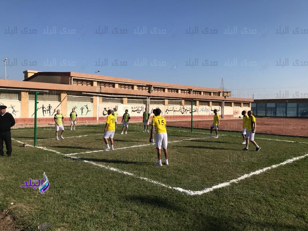 سجناء برج العرب يمارسون رياضات كرة القدم سجناء برج العرب يمارسون رياضات كرة القدم