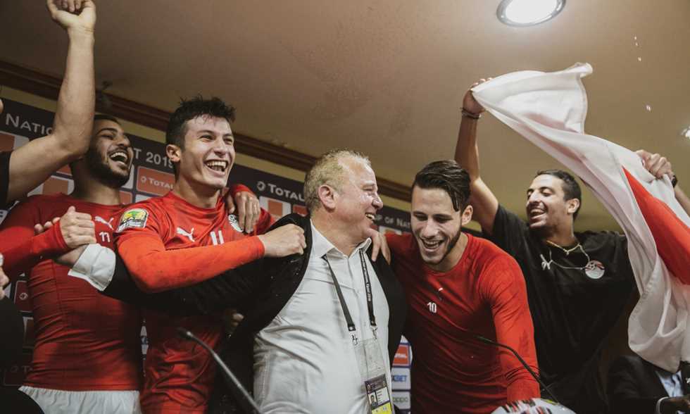 شوقي غريب ولاعبو المنتخب الأولمبي شوقي غريب ولاعبو المنتخب الأولمبي