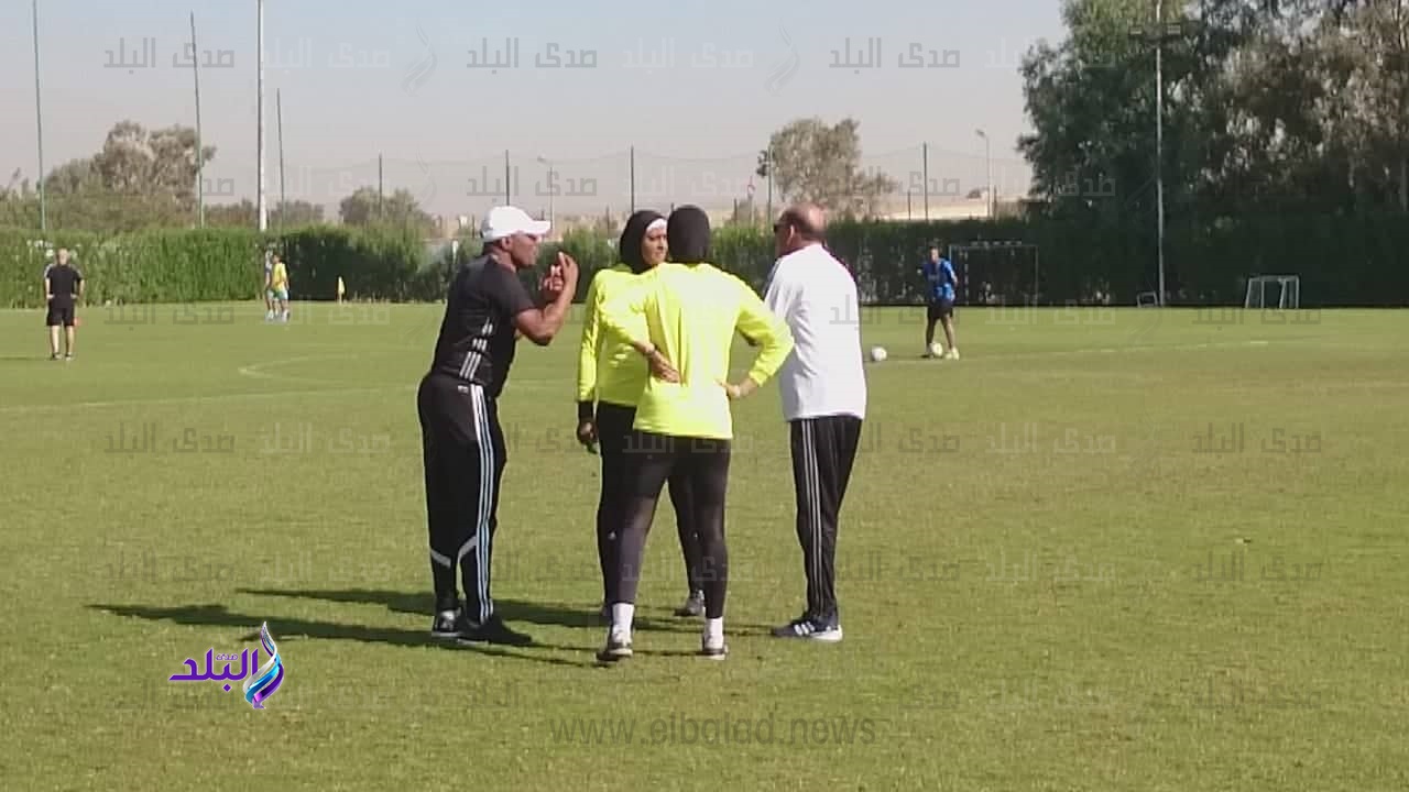  محكمات كرة القدم النسائية 