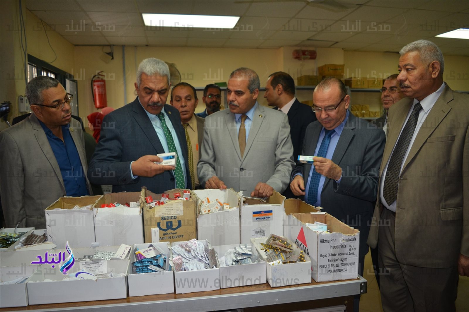 رئيس جامعة الأزهر يتفقد العيادات الخارجية بالمستشفى الجامعي رئيس جامعة الأزهر يتفقد العيادات الخارجية بالمستشفى الجامعي