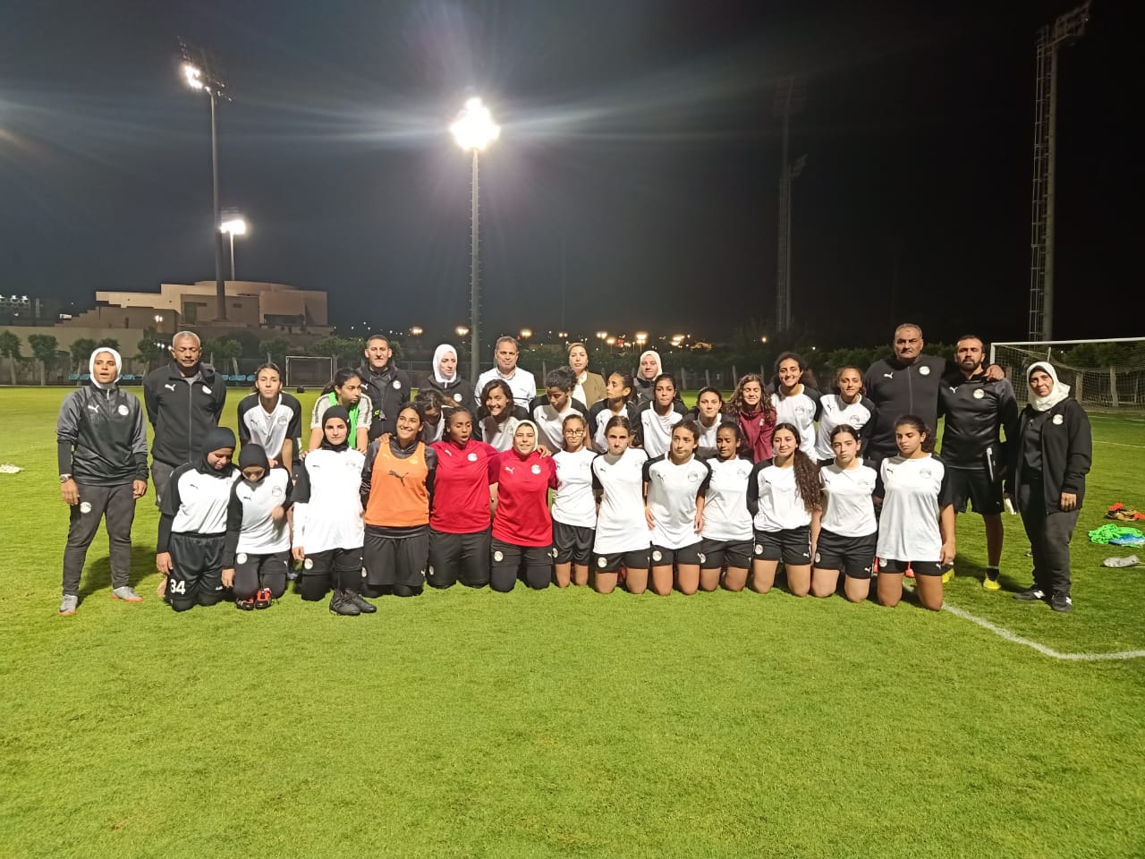منتخب الكرة النسائية منتخب الكرة النسائية
