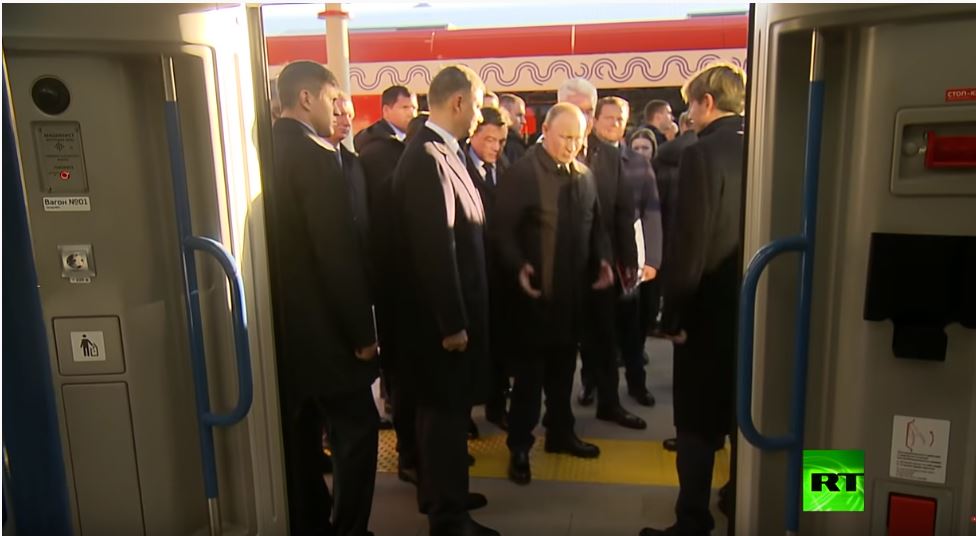 بوتين يفتتح أول خط للمترو الأرضي بموسكو