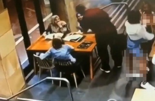 الاعتداء الوحشى على إمرأة مسلمة بأستراليا