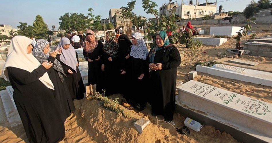 حكم دفن الذكور مع الإناث في مقبرة واحدة