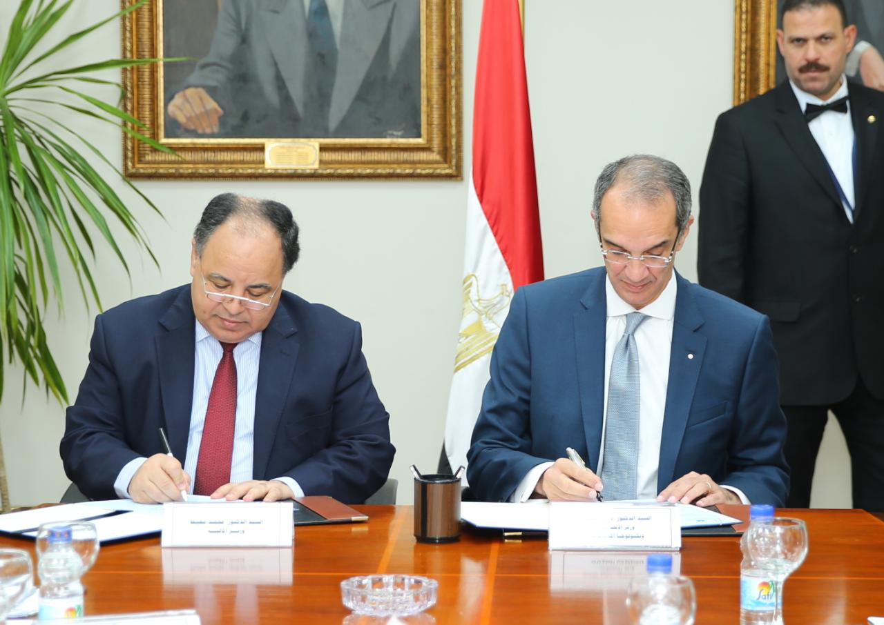 خلال التوقيع