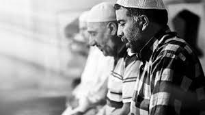 حكم الصلاة خلف الإمام الجالس