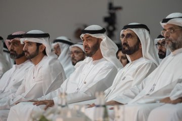 الشيخ محمد بن زايد والشيخ محمد بن راشد في الاجتماع الحكومي 