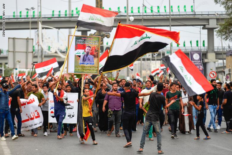 محتجون بالبصرة