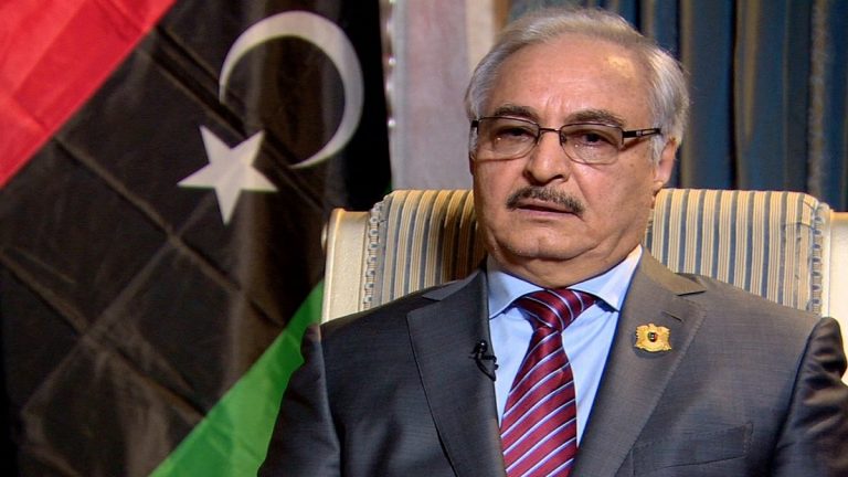 قائد الجيش الليبي خليفة حفتر
