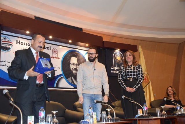 حسام هيكل في جامعة حلوان وسط إقبال طلابى كثيف