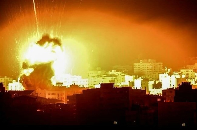 لحظة قصف غزة بعد ضرب إسرائيل بـ3 صواريخ لحظة قصف غزة بعد ضرب إسرائيل بـ3 صواريخ