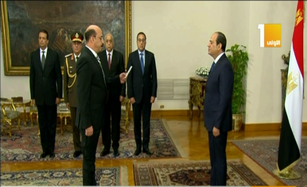 محافظ أسوان يؤدى اليمين الدستورية أمام الرئيس السيسى