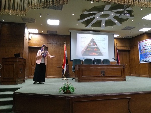 ندوة بجامعة الفيوم ندوة بجامعة الفيوم