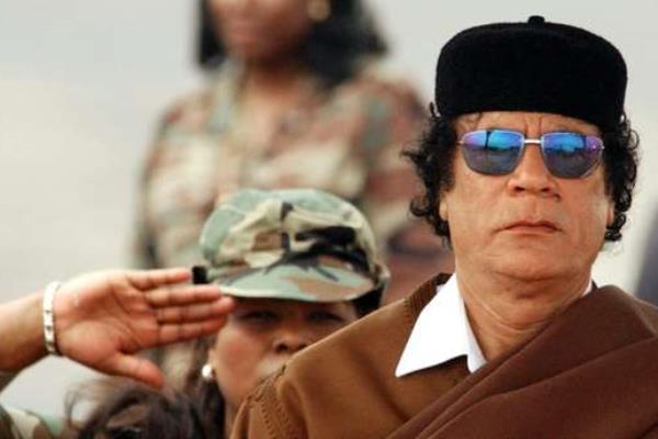 الرئيس الليبي الراحل معمر القذافي