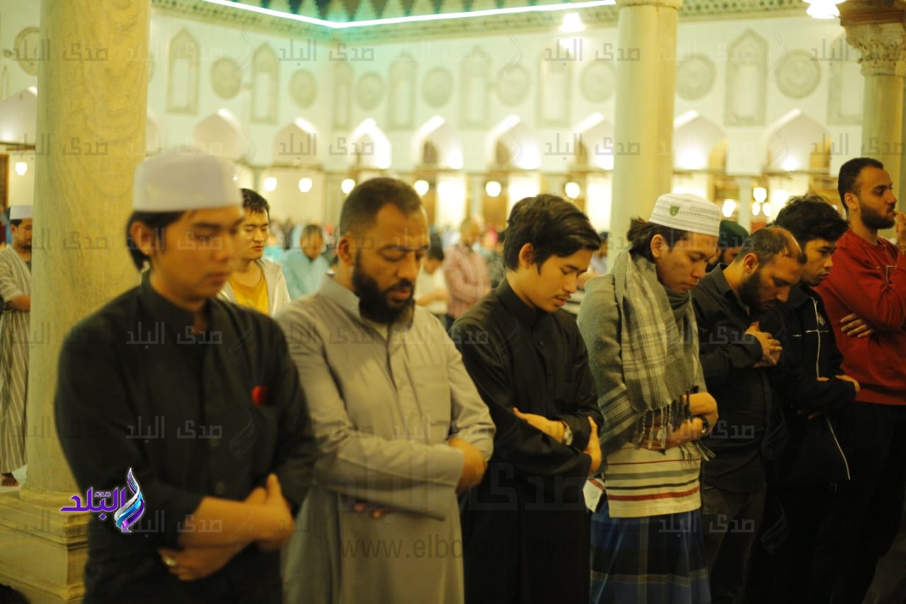 تنكيس القرآن في الصلاة .. معناه وحكمه الشرعي