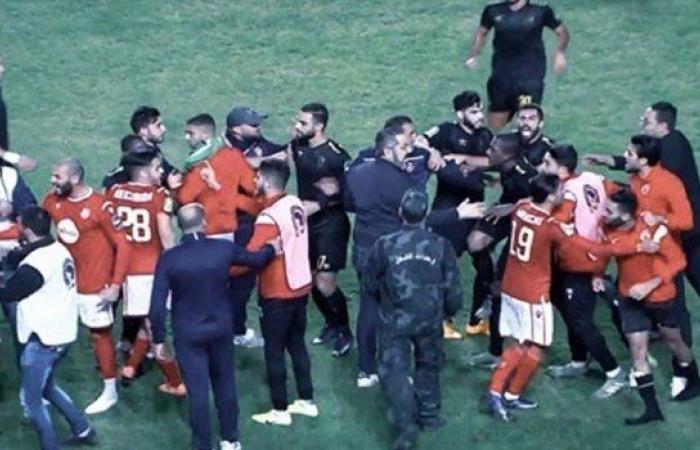 اشتباكات عنيفة بين لاعبي الاهلي والنجم .