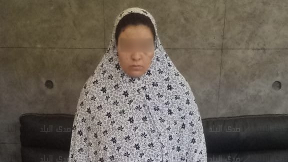 المتهمة بعد القبض عليها