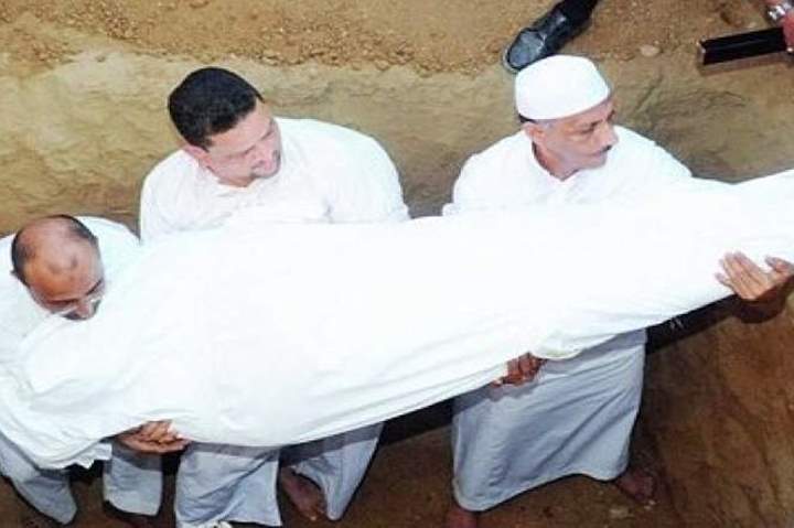 هل يجب تنفيذ وصية الميت بالدفن في مكان معين هل يجب تنفيذ وصية الميت بالدفن في مكان معين
