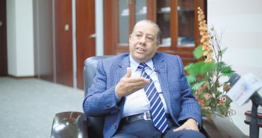 الدكتور عبدالعظيم حسين رئيس مصلحة الضرائب